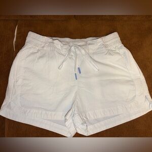 Vineyard Vines Performance Women’s Shorts white